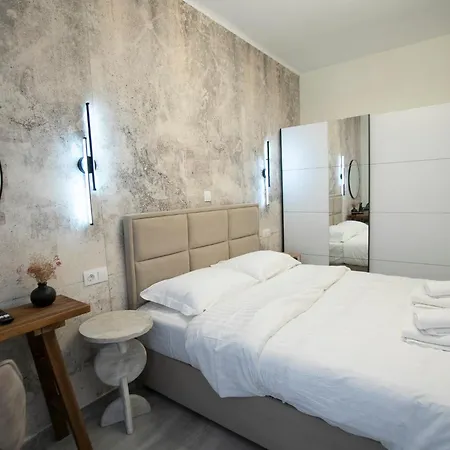 Latomeiou 3 Luxury
